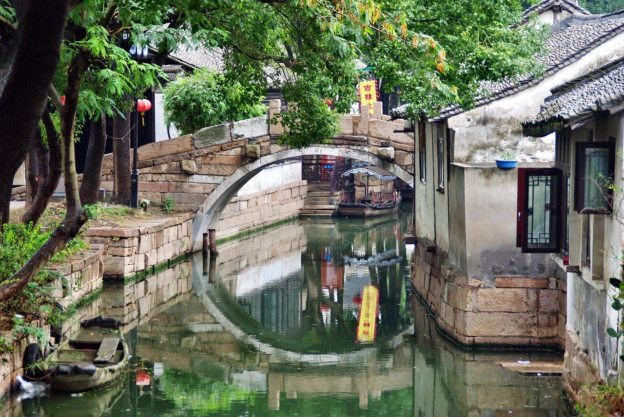 Supreme First Class: Suzhou, Wuzhen & Hangzhou 3-Day Premium Adventure