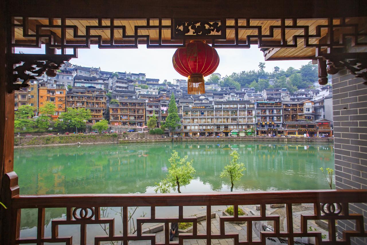 china-tourguide-fenghuangancienttown