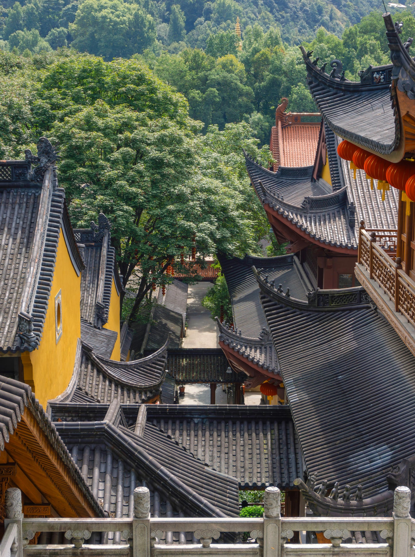 Hangzhou 2-Day Private Tour: West Lake, Lingyin Temple & Song Dynasty Town