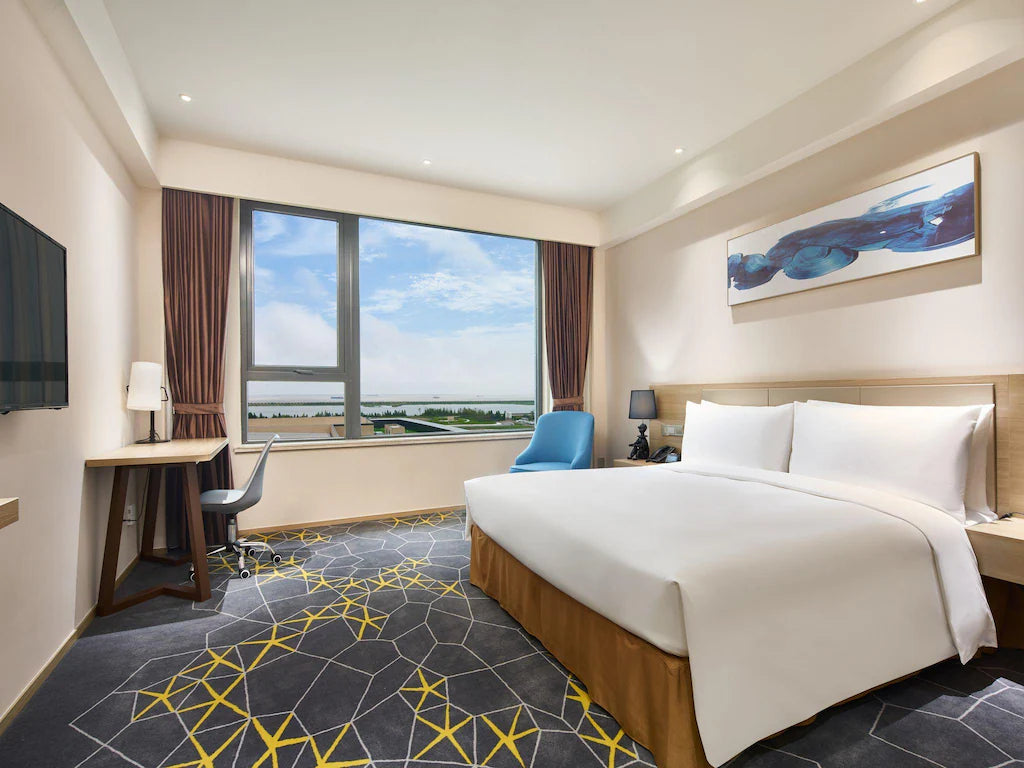Shanghai 3-Day Adventure: Oriental Pearl Tower, Disneyland & Wildlife Safari