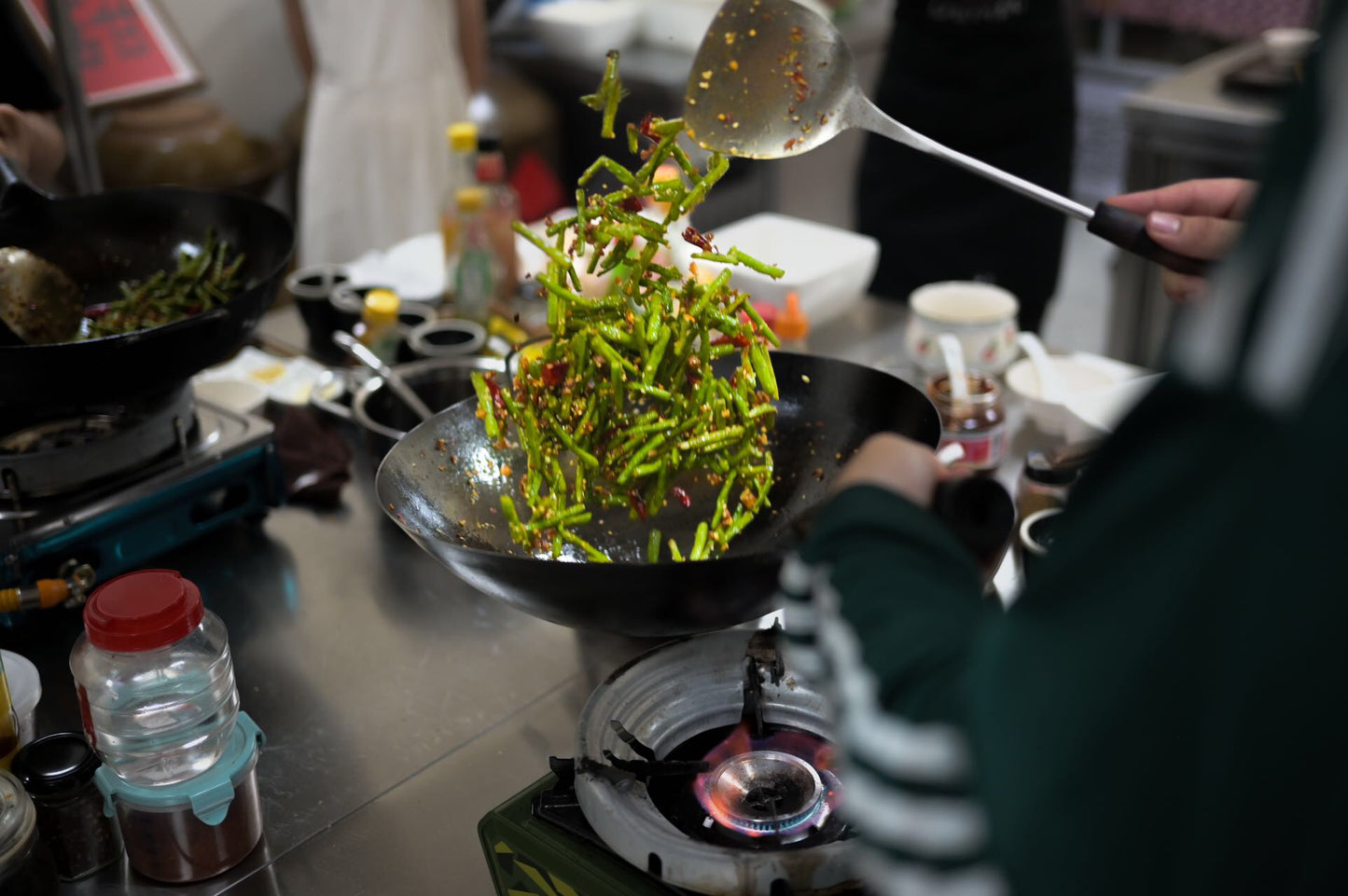 Chengdu: Half-Day Cooking Class with A Local Spice Market Visit