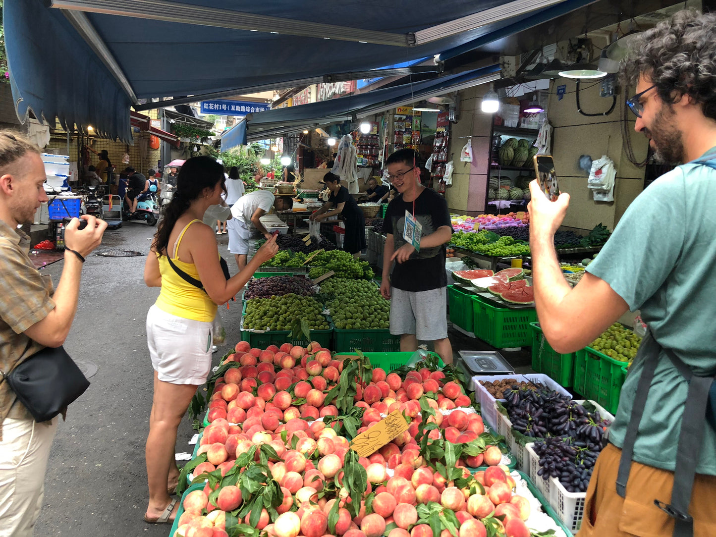 Chengdu: Mahjong Class with A Local Spice Market Visit