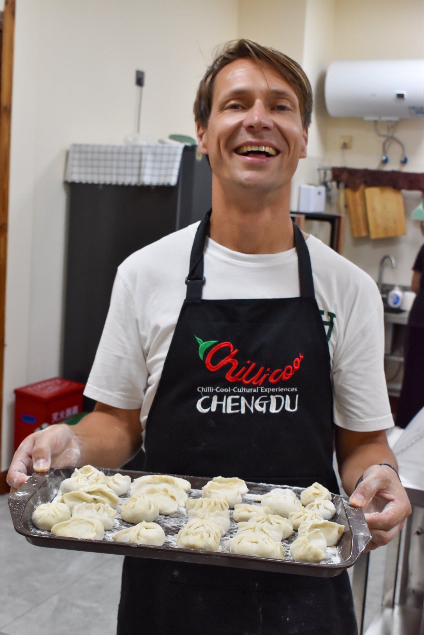 Chengdu: Dumpling Cooking Class with A Local Spice Market Visit