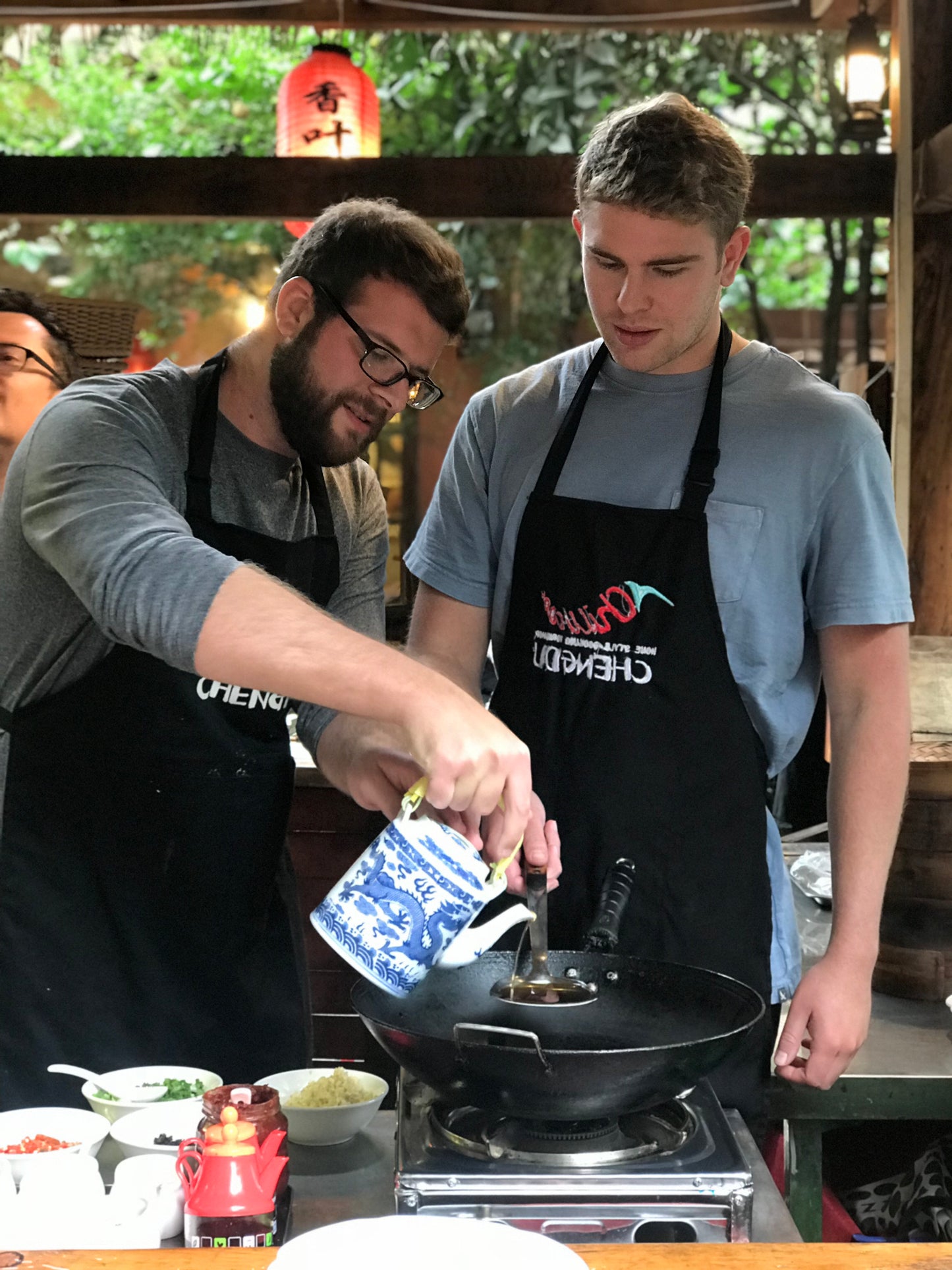 Chengdu: Half-Day Cooking Class with A Local Spice Market Visit