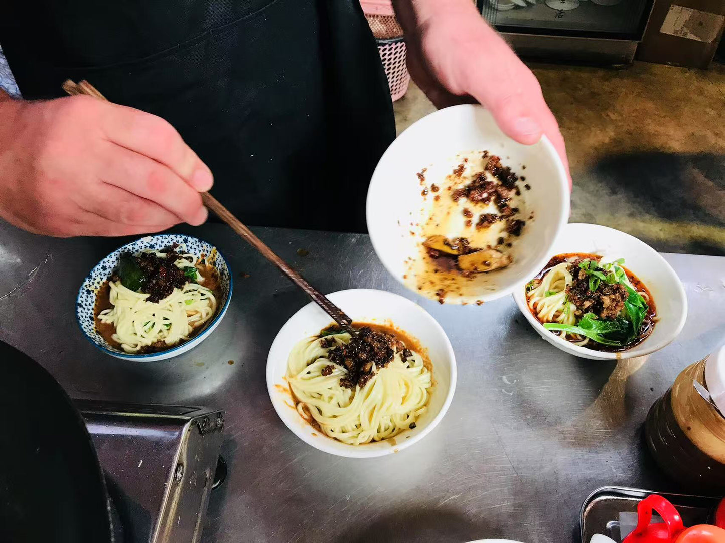 Chengdu: Dan Dan Noodles Cooking Class with A Local Spice Market Visit