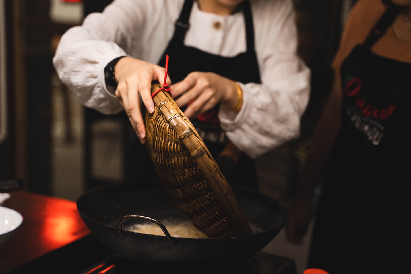 Chengdu: Dan Dan Noodles Cooking Class with A Local Spice Market Visit
