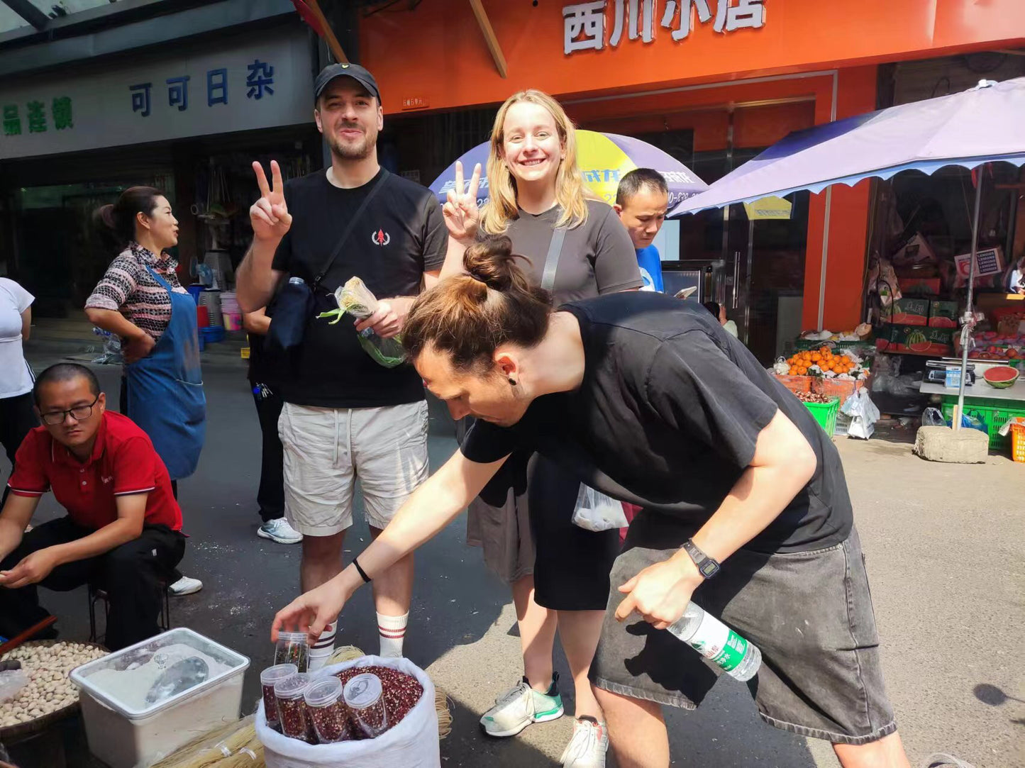 Chengdu: Half-Day Steamed Bun Cooking Class with A Local Spice Market Visit