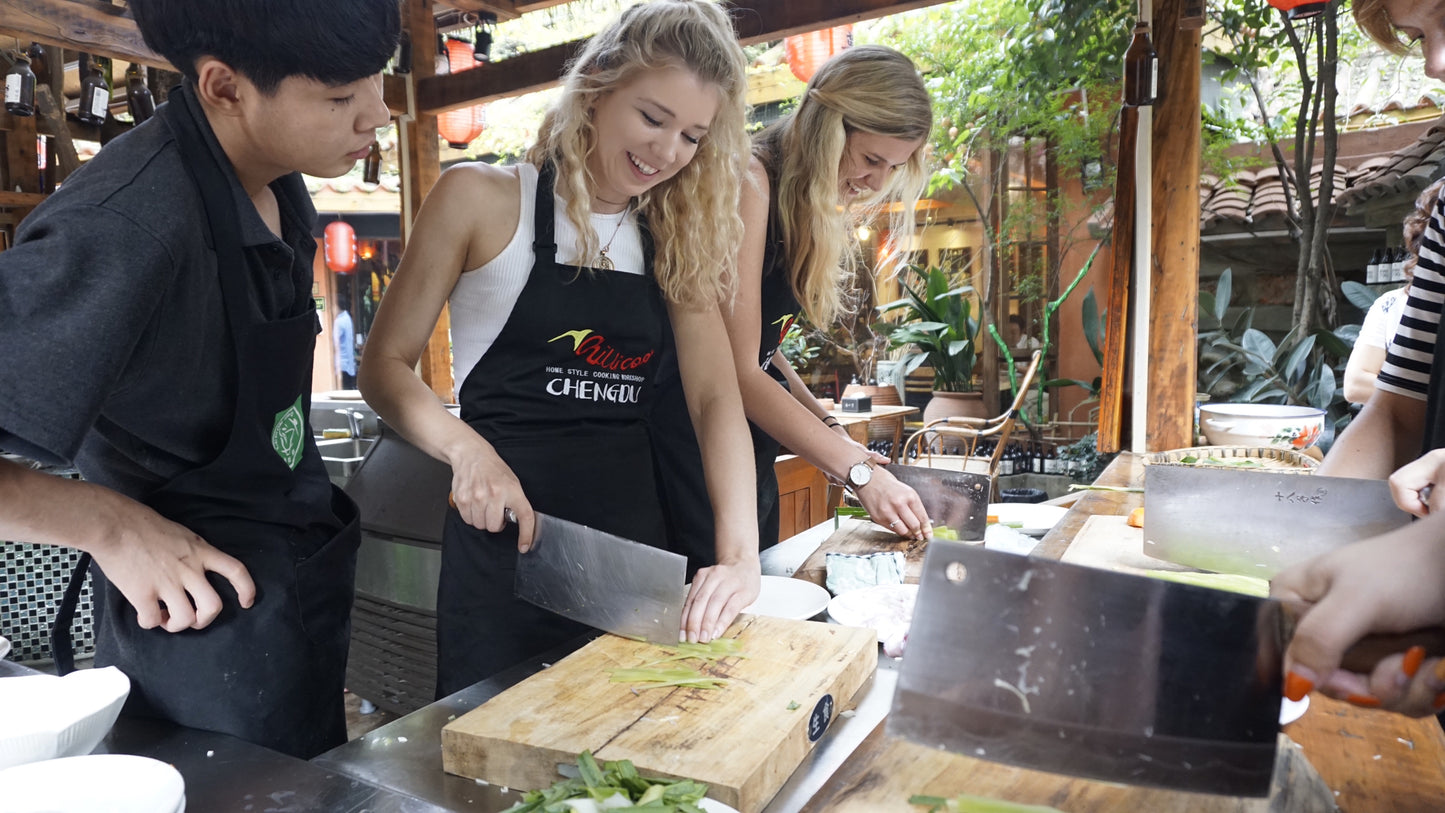 Chengdu: Half-Day Cooking Class with A Local Spice Market Visit