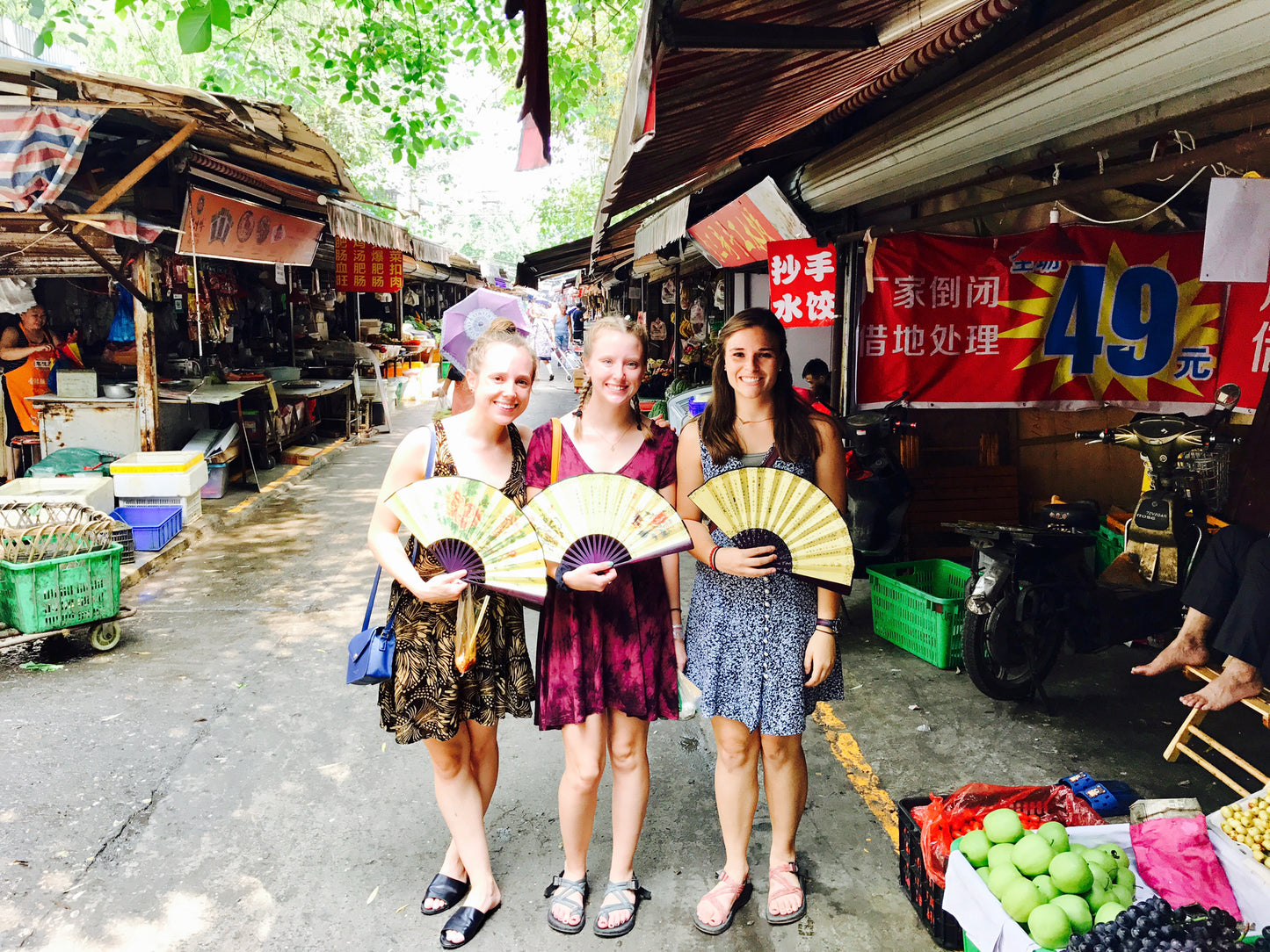 Chengdu: Dan Dan Noodles Cooking Class with A Local Spice Market Visit
