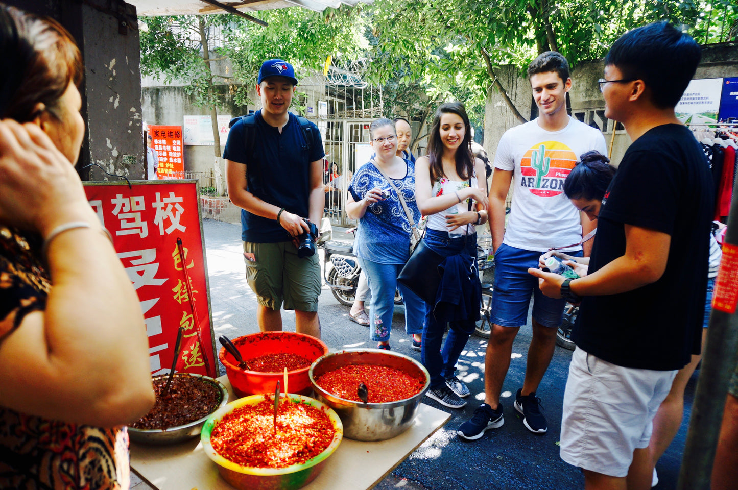 Chengdu: Half-Day Cooking Class with A Local Spice Market Visit