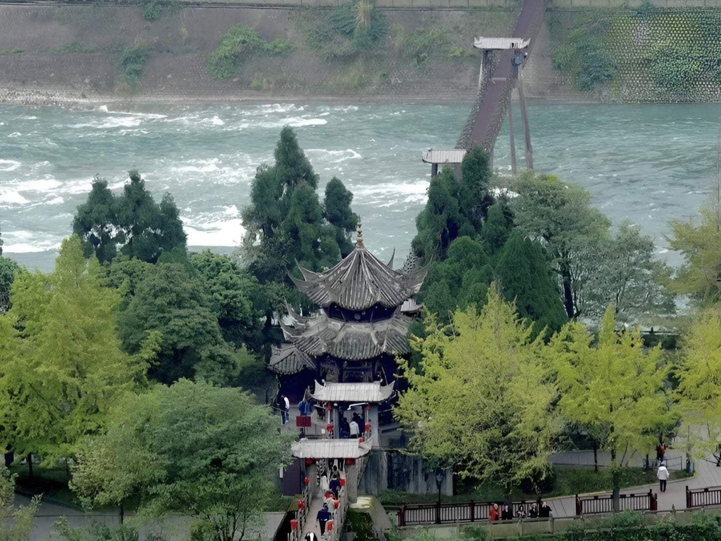 Chengdu: Mount Qingcheng and Dujiangyan Irrigation System Tour