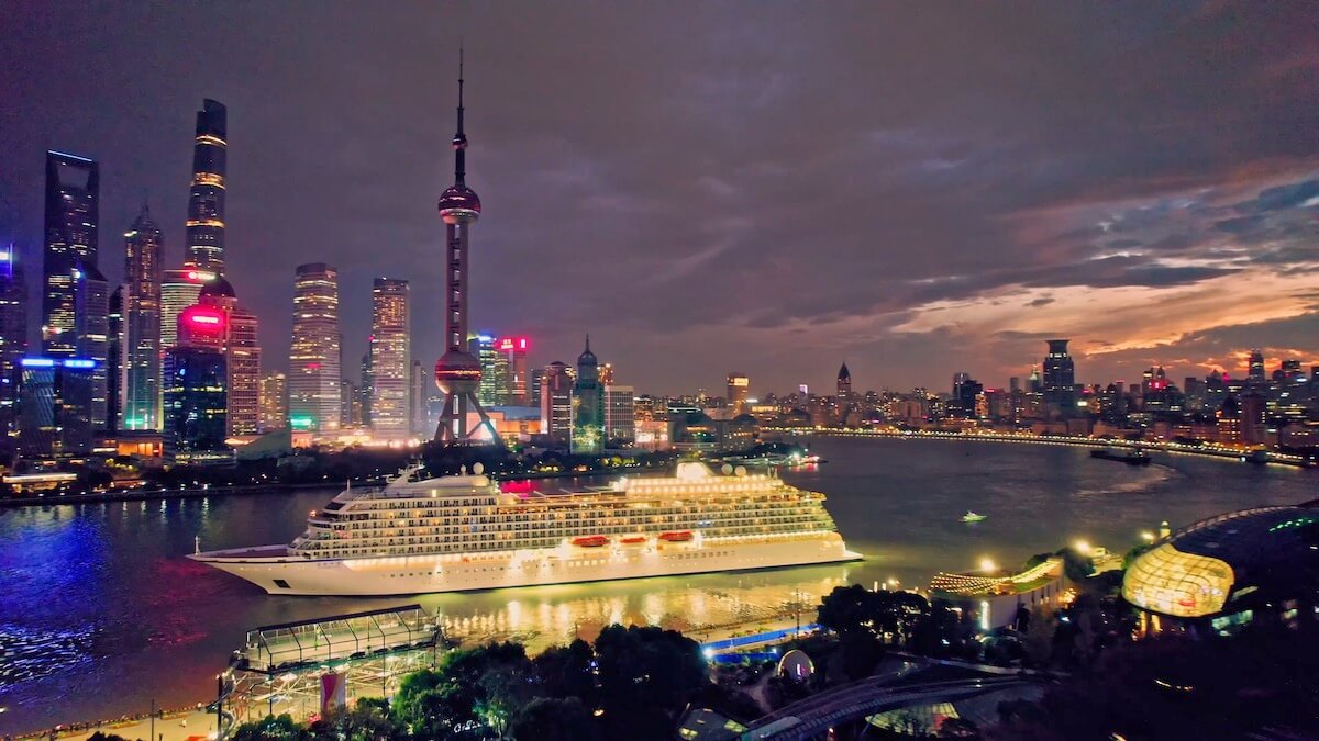 Shanghai 3-Day Adventure: Oriental Pearl Tower, Disneyland & Wildlife Safari