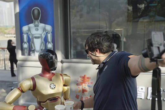 drink coffe made by the robot in Shenzhen