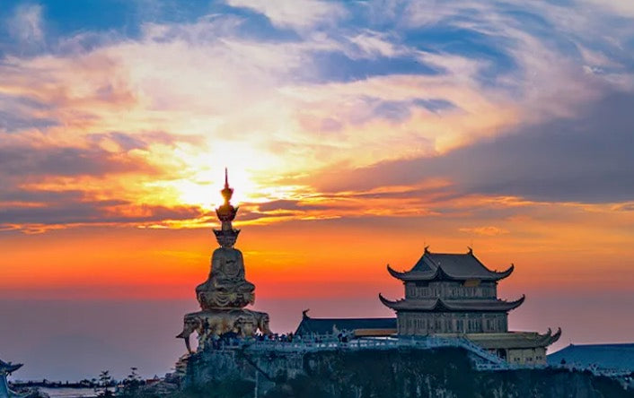 Autumn Leaves & Temple Serenity: A 3-Day Mount Emei Immersion