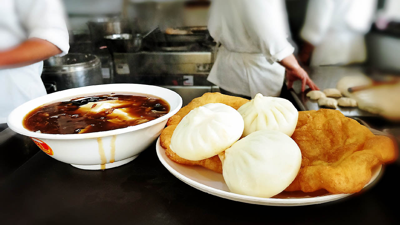 Beijing: Authentic Local Breakfast Tour in Center of Beijing